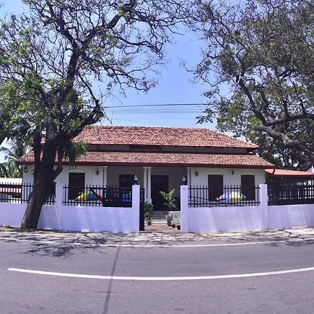 Peninsula Hotel Jaffna Bagian luar foto