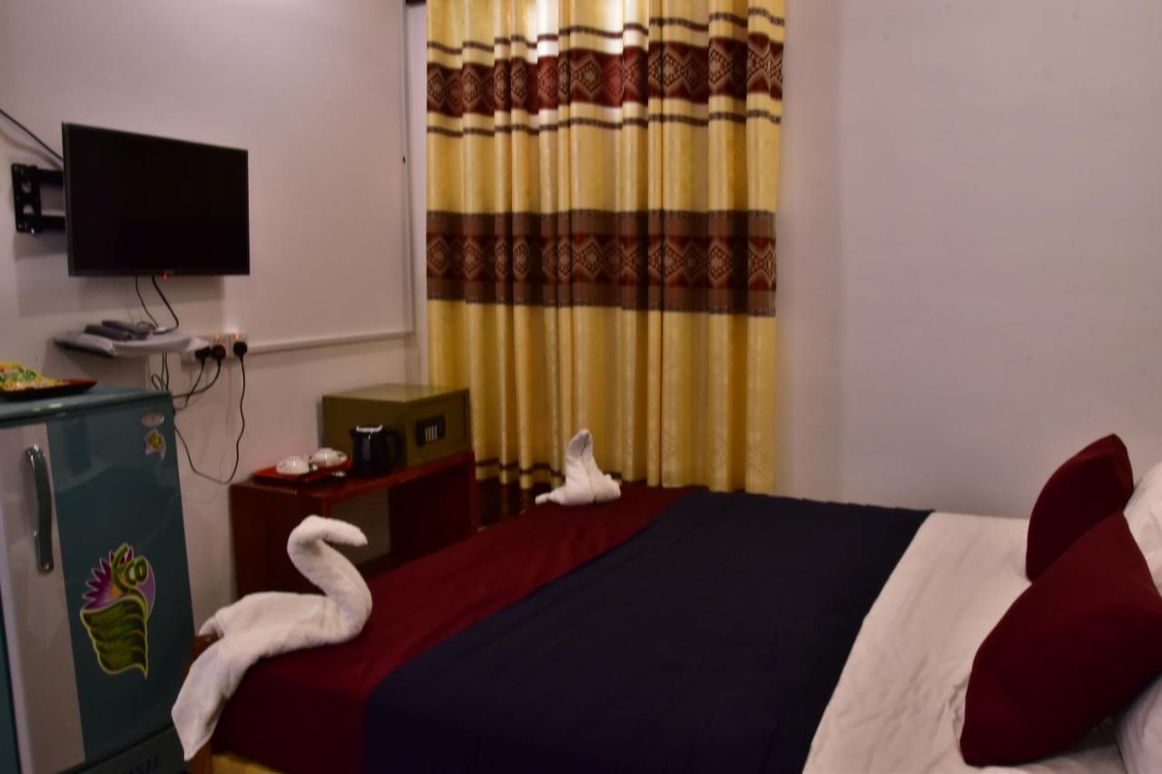Peninsula Hotel Jaffna Bagian luar foto