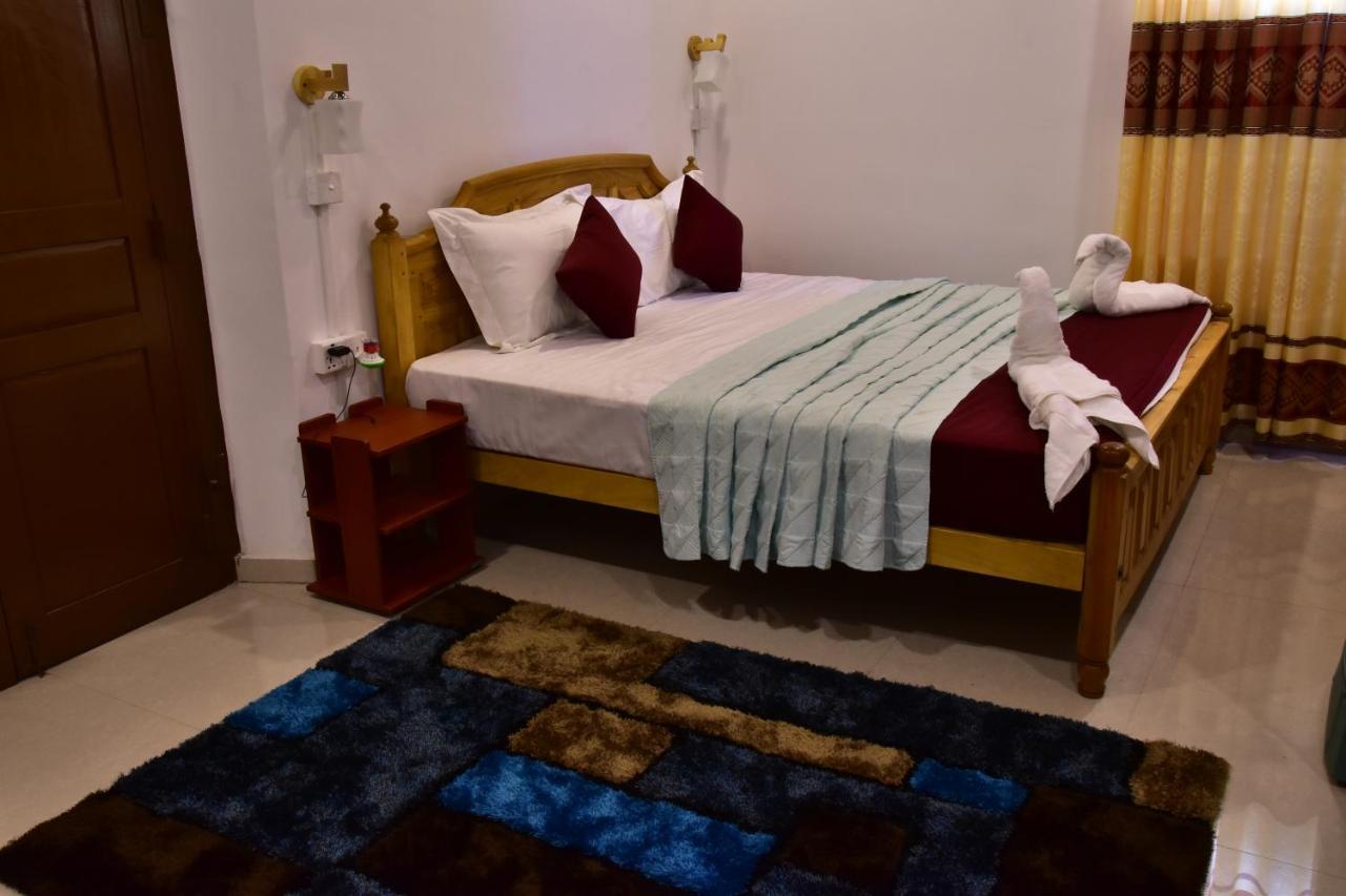 Peninsula Hotel Jaffna Bagian luar foto