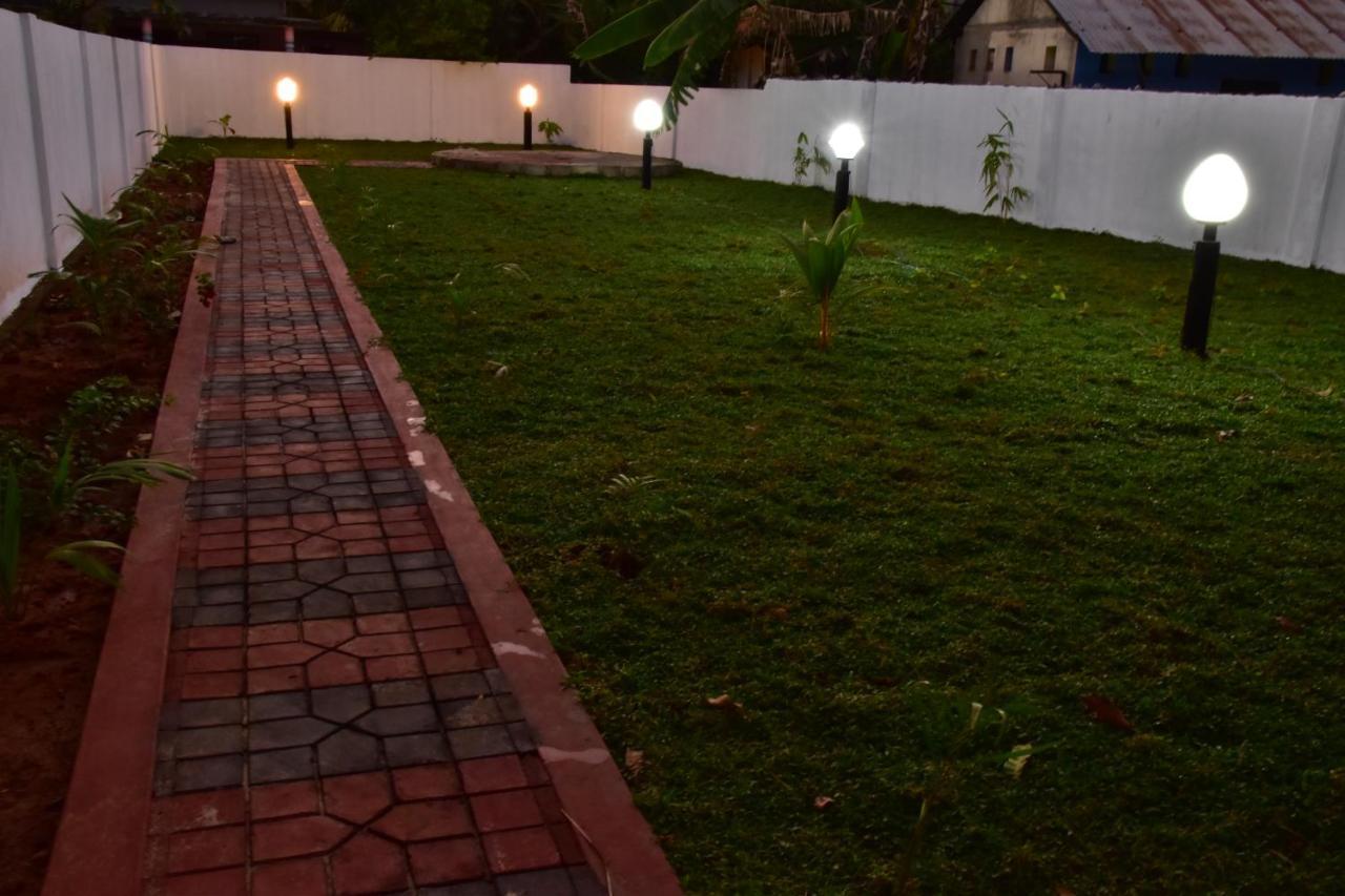 Peninsula Hotel Jaffna Bagian luar foto