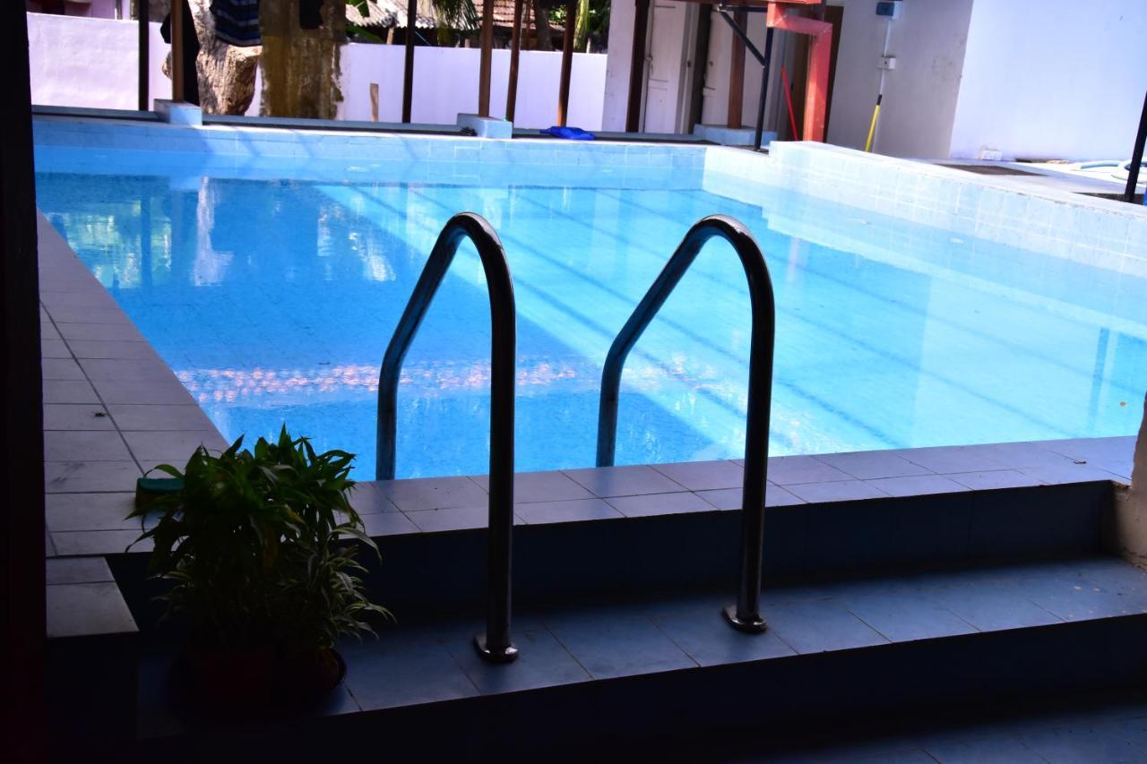 Peninsula Hotel Jaffna Bagian luar foto
