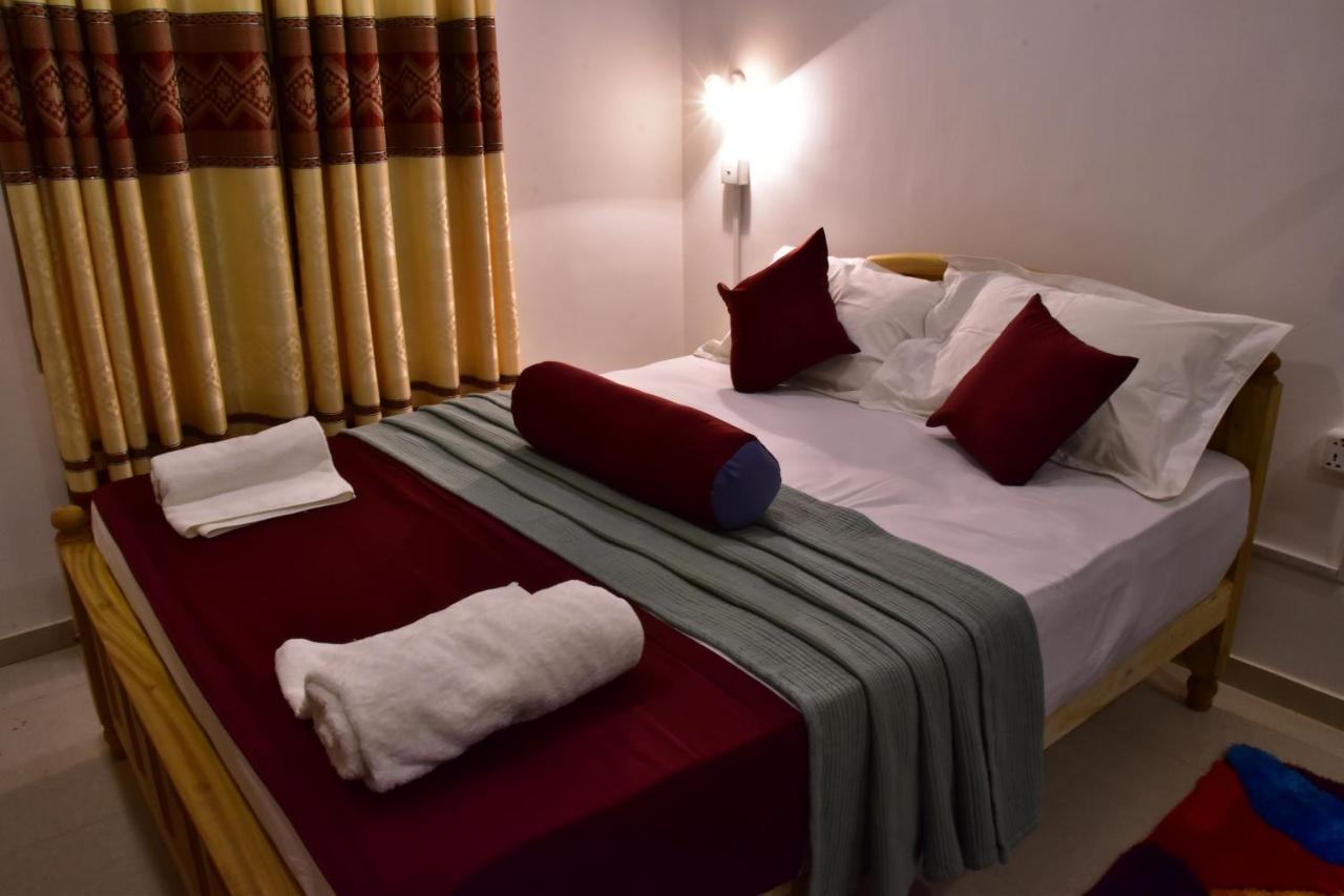 Peninsula Hotel Jaffna Bagian luar foto