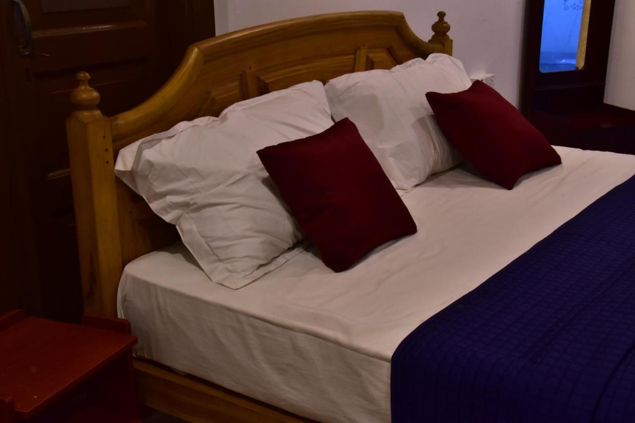 Peninsula Hotel Jaffna Bagian luar foto