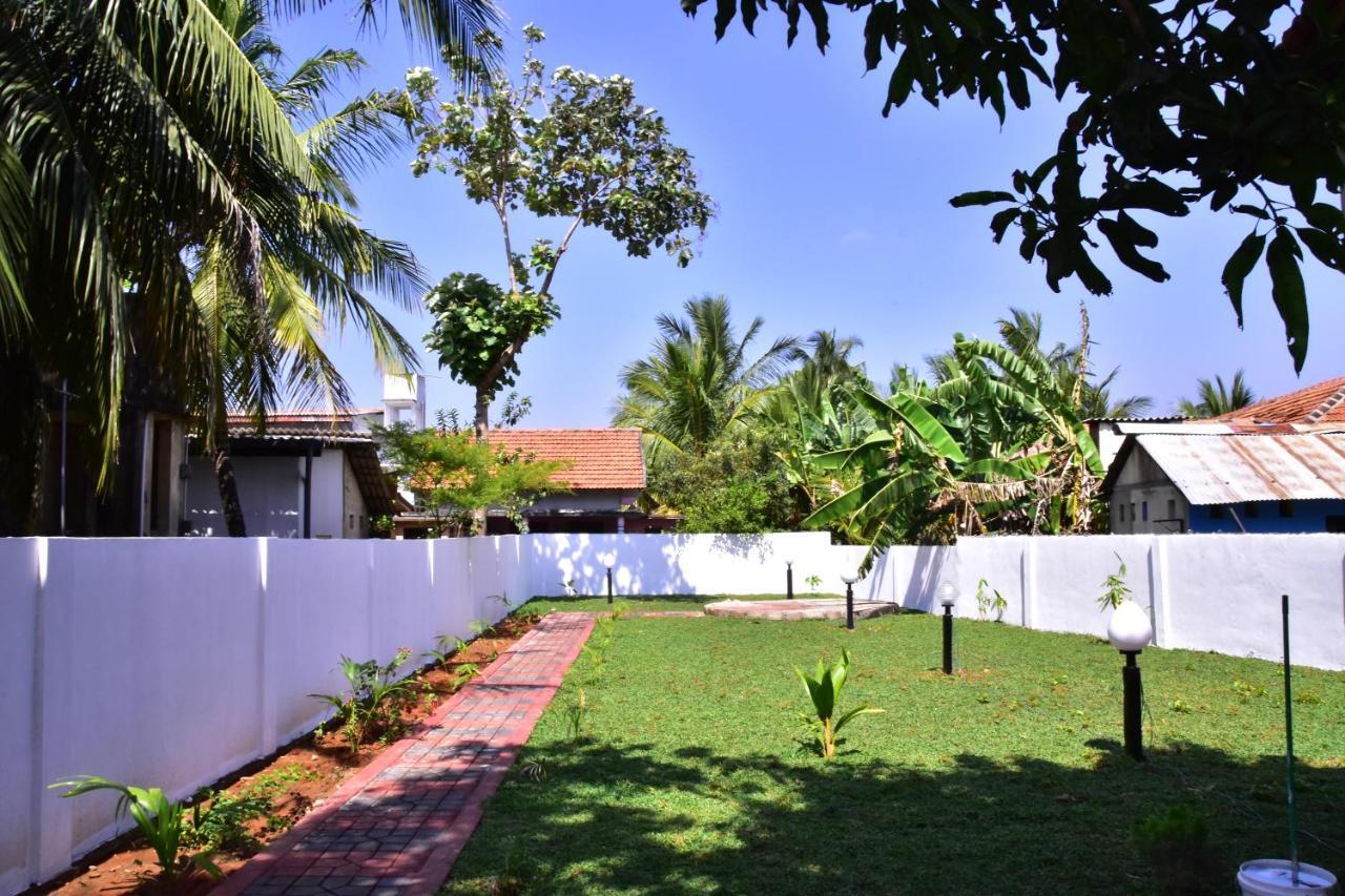 Peninsula Hotel Jaffna Bagian luar foto